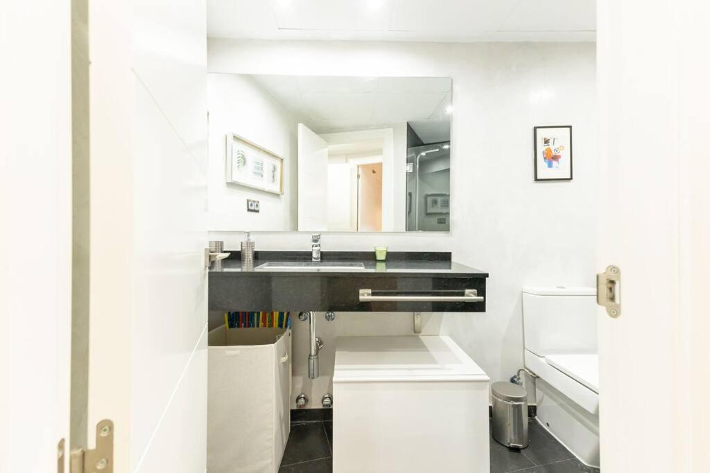 Pajaritos Center Suite By Valcambre เซบีญา ภายนอก รูปภาพ